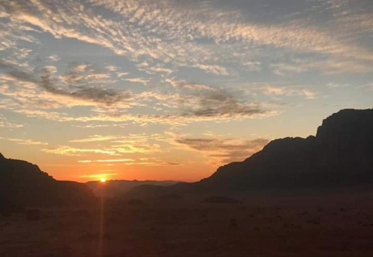 瓦迪拉姆 Bedouin Host Camp& With Tour酒店 外观 照片