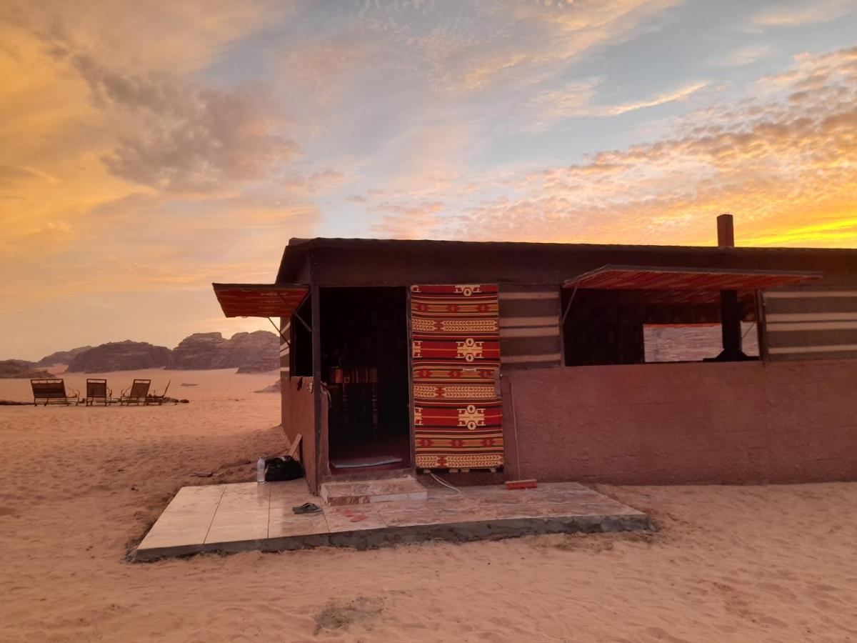 瓦迪拉姆 Bedouin Host Camp& With Tour酒店 外观 照片
