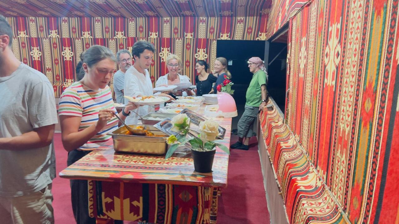 瓦迪拉姆 Bedouin Host Camp& With Tour酒店 外观 照片