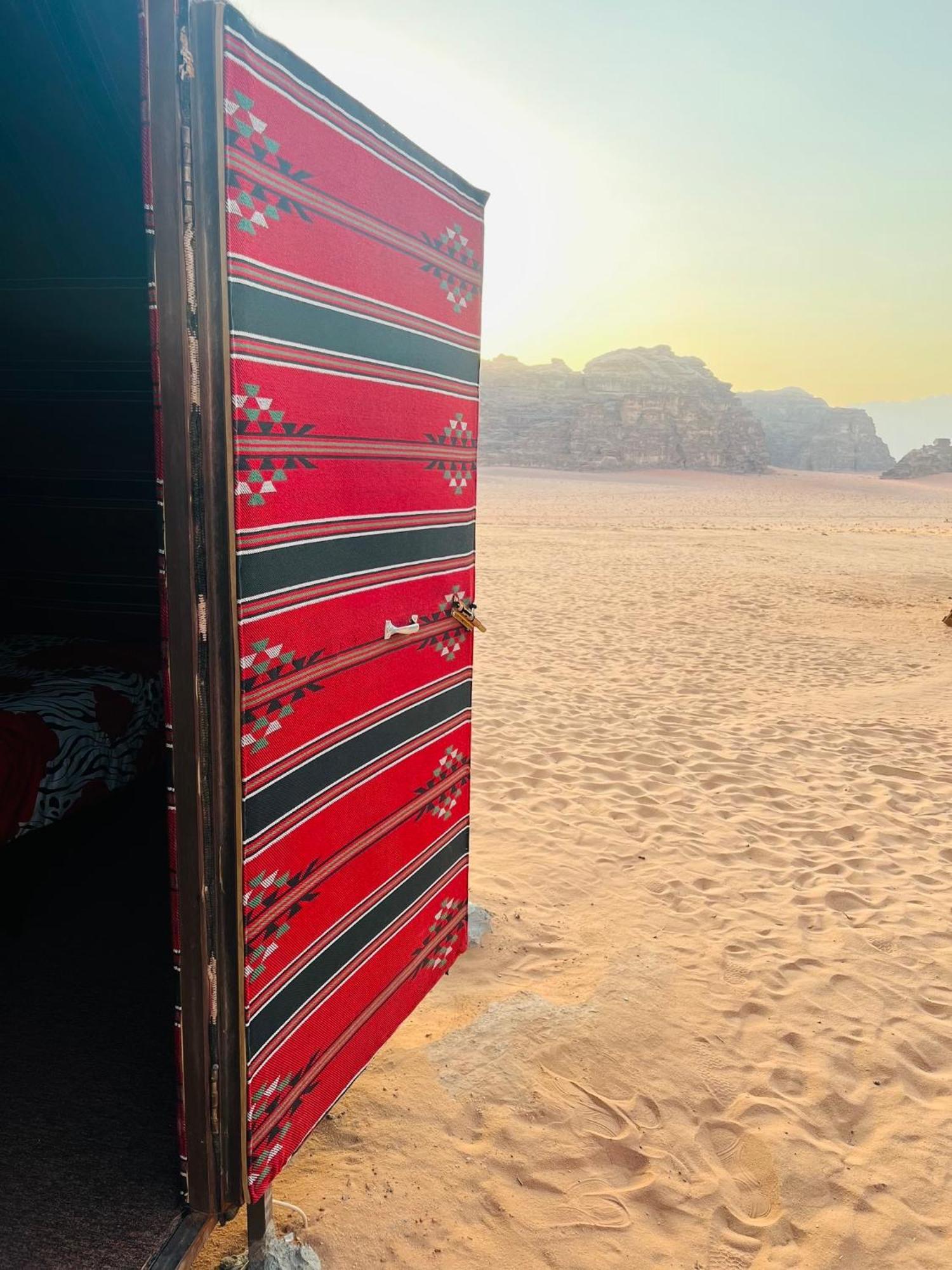瓦迪拉姆 Bedouin Host Camp& With Tour酒店 外观 照片