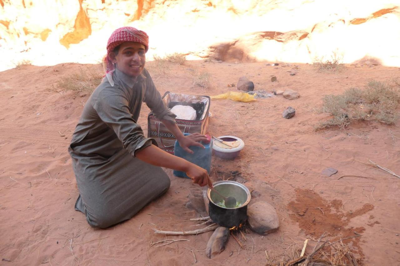 瓦迪拉姆 Bedouin Host Camp& With Tour酒店 外观 照片